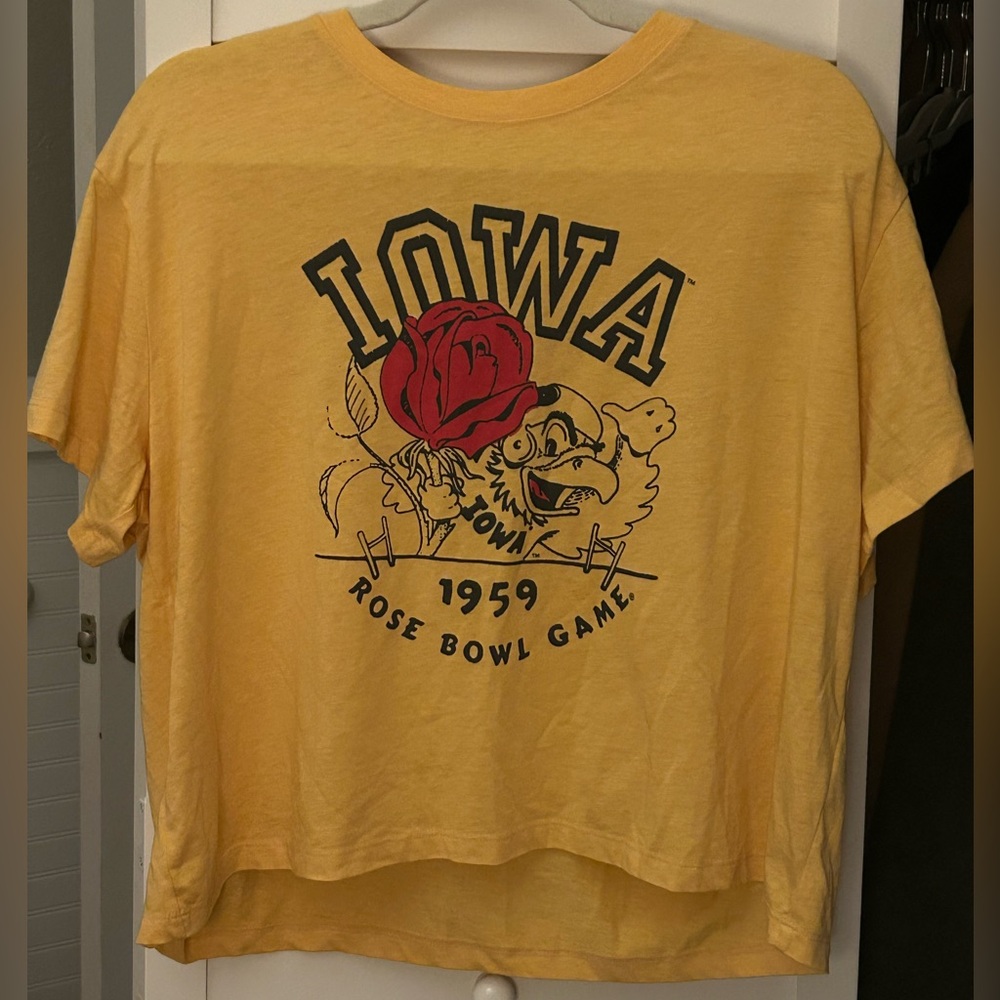 American Eagle - Yellow Iowa Rose Bowl Graphic Tee